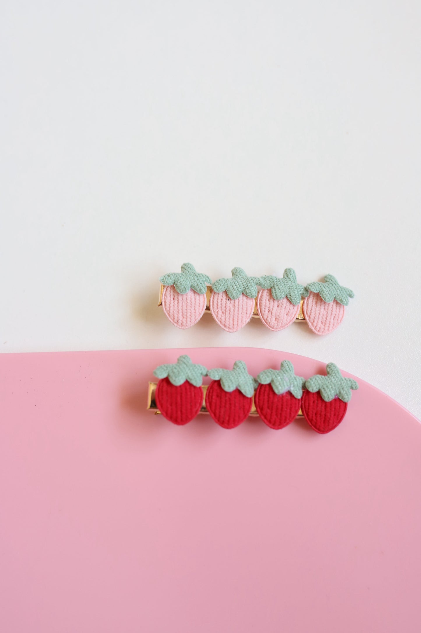 Alligator - strawberries