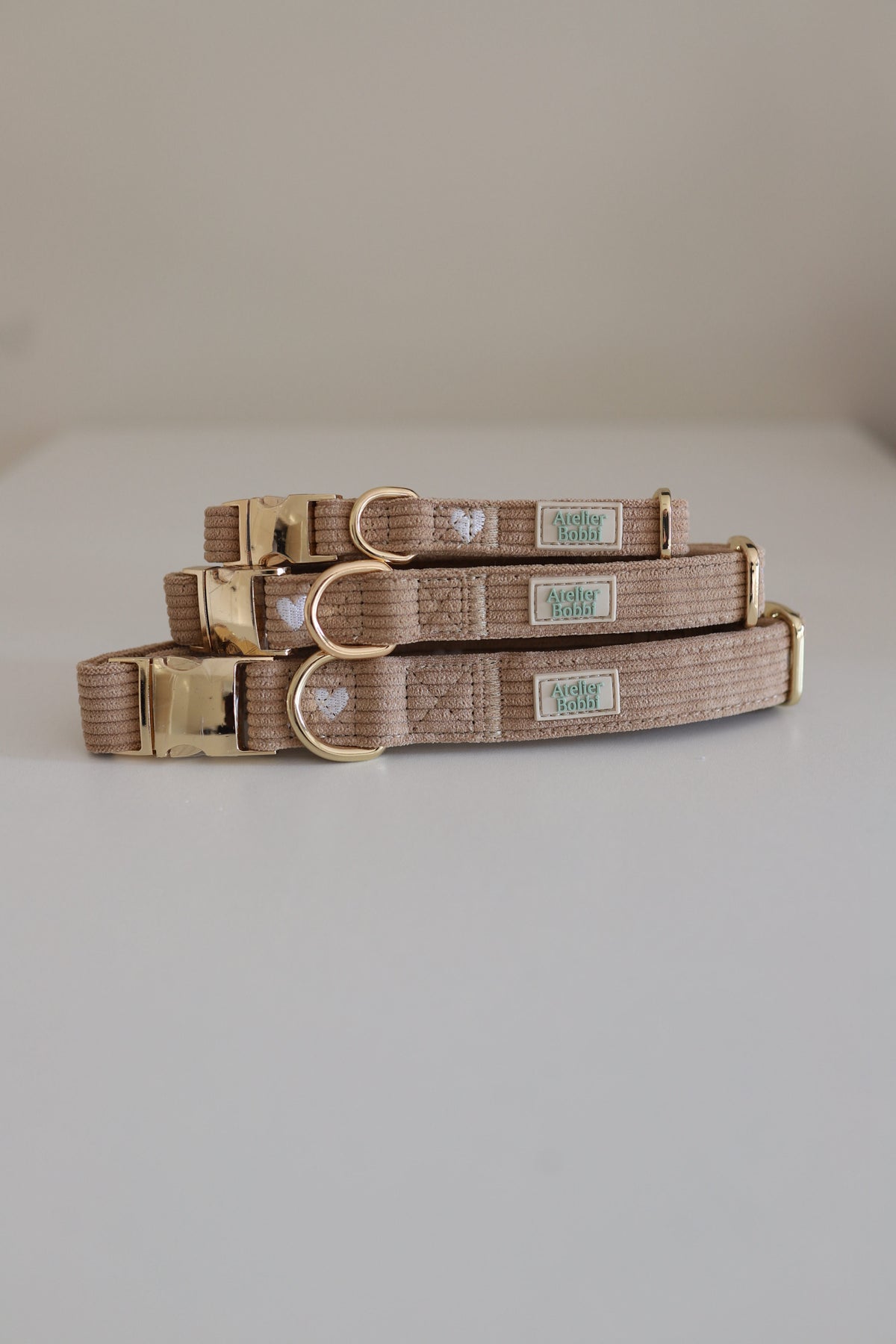 Halsbandje - Beige met hartjes