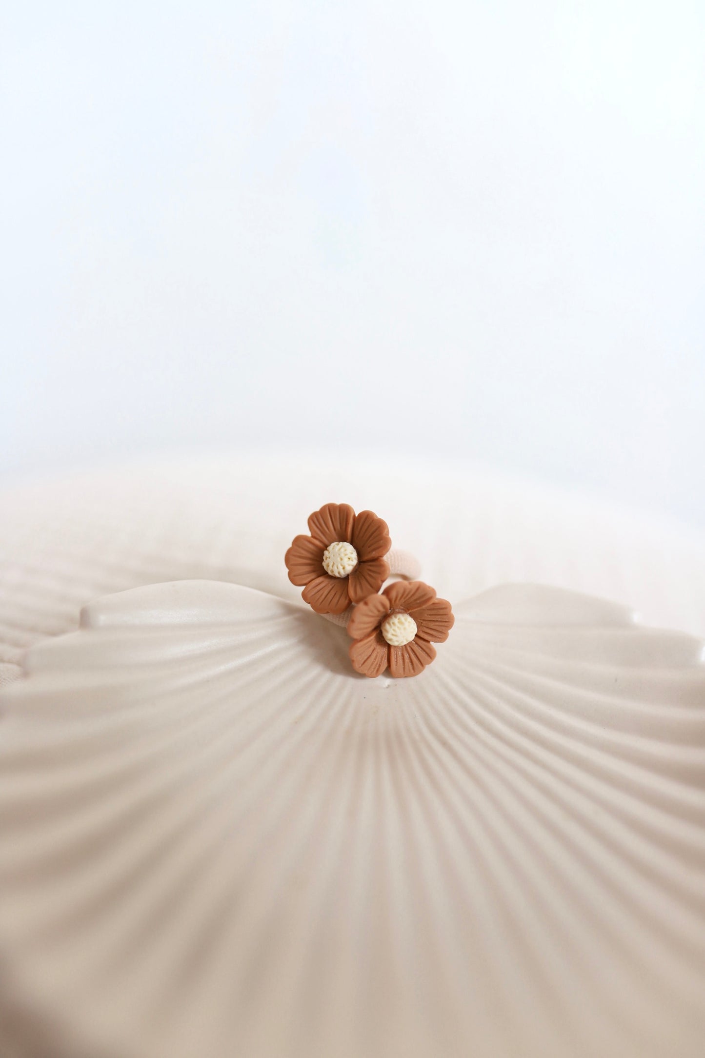 Haarelastiekjes - flowers bruin