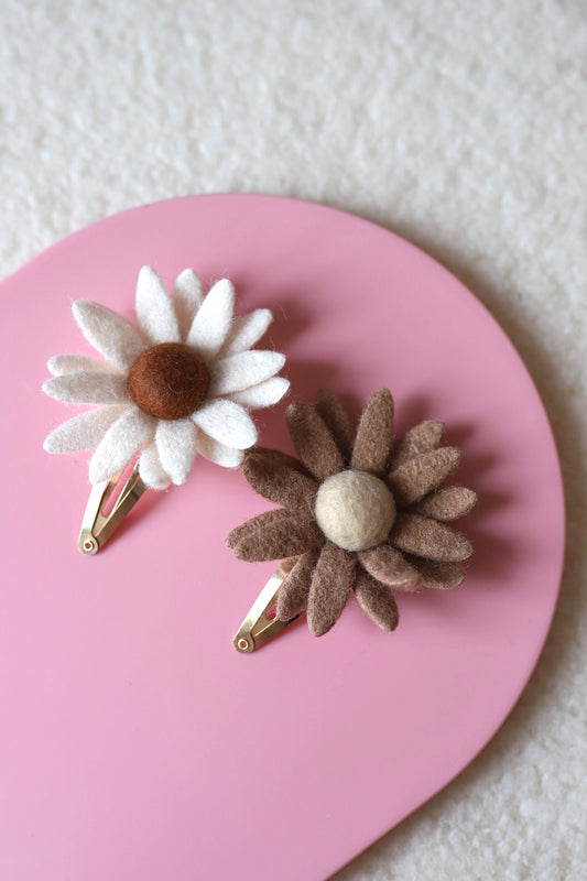 Wool flowers
